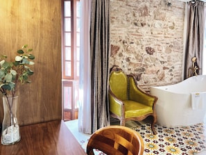 Premium Double Room | 1 bedroom, minibar, in-room safe, desk