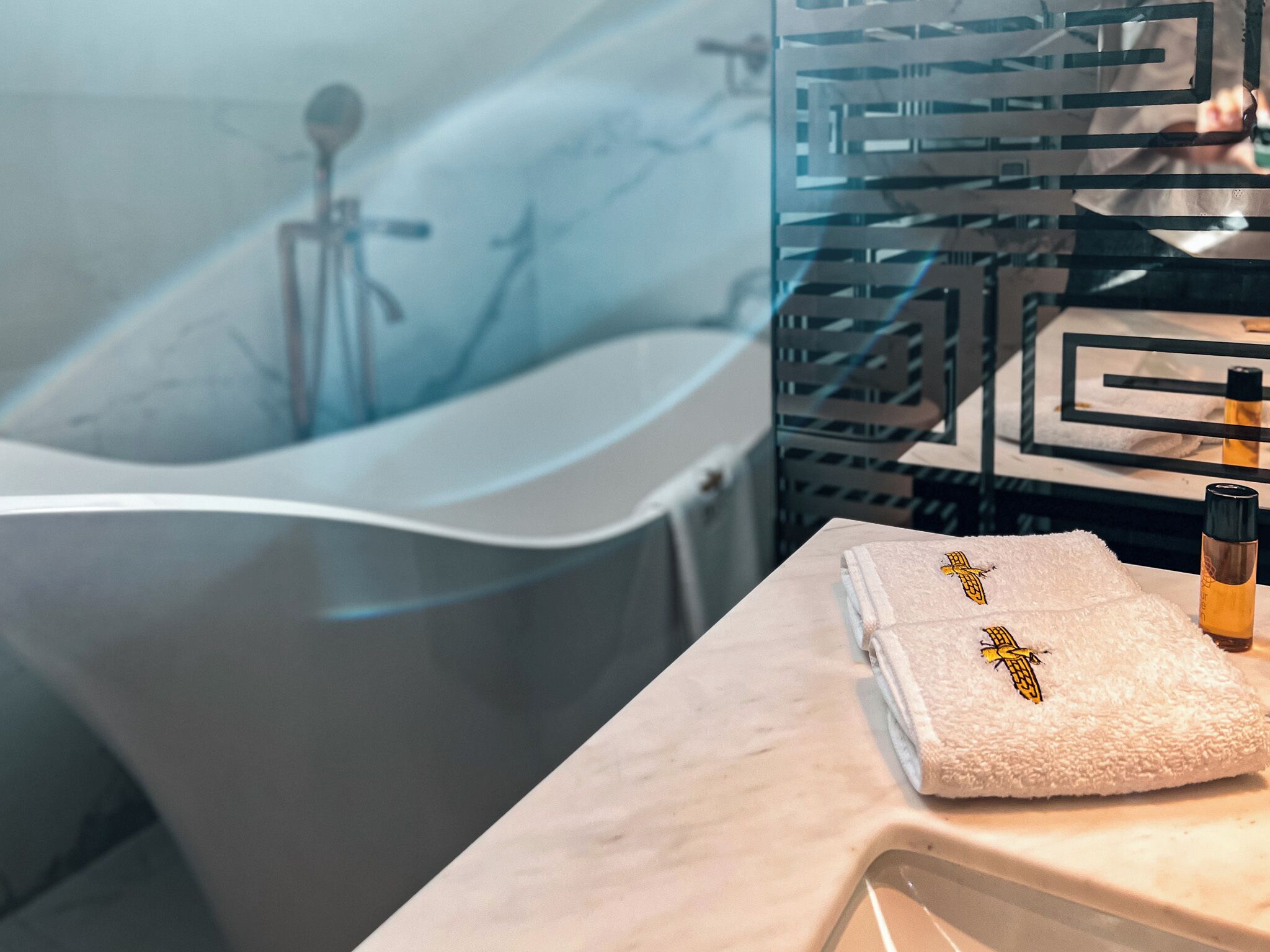 classic single room (economy) | bathroom | separate bathtub and shower, jetted bath, rainfall showerhead