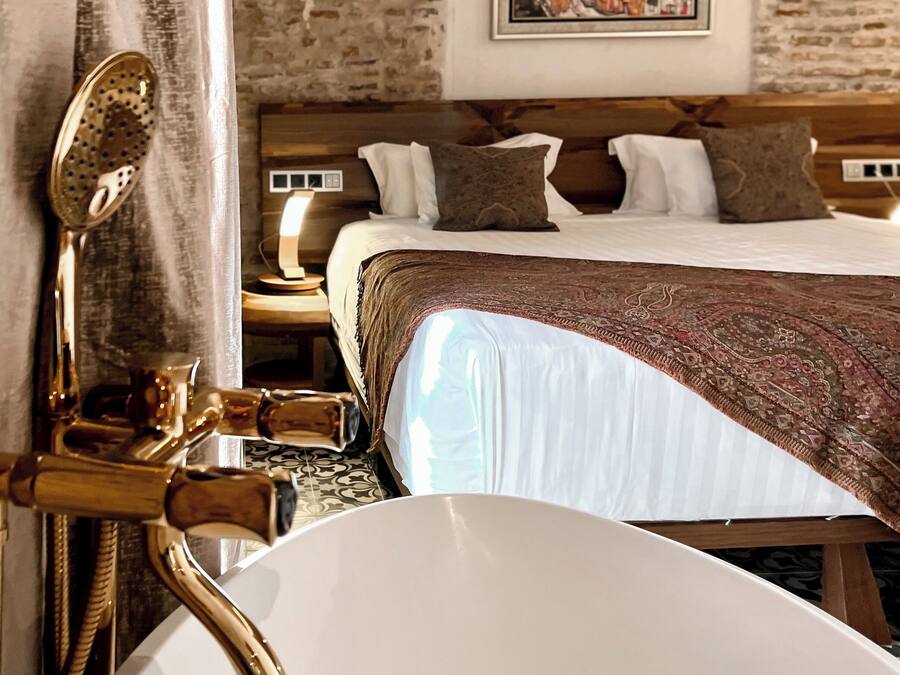 Premium Double Room | Minibar, in-room safe, desk, free WiFi