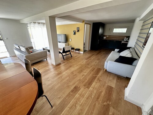 95 M2 apartment with garden and parking / Beaches on foot / quiet