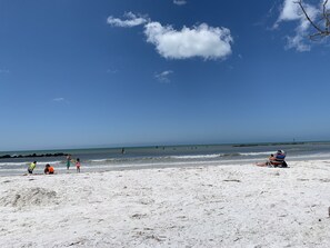 Liegestühle, Strandtücher