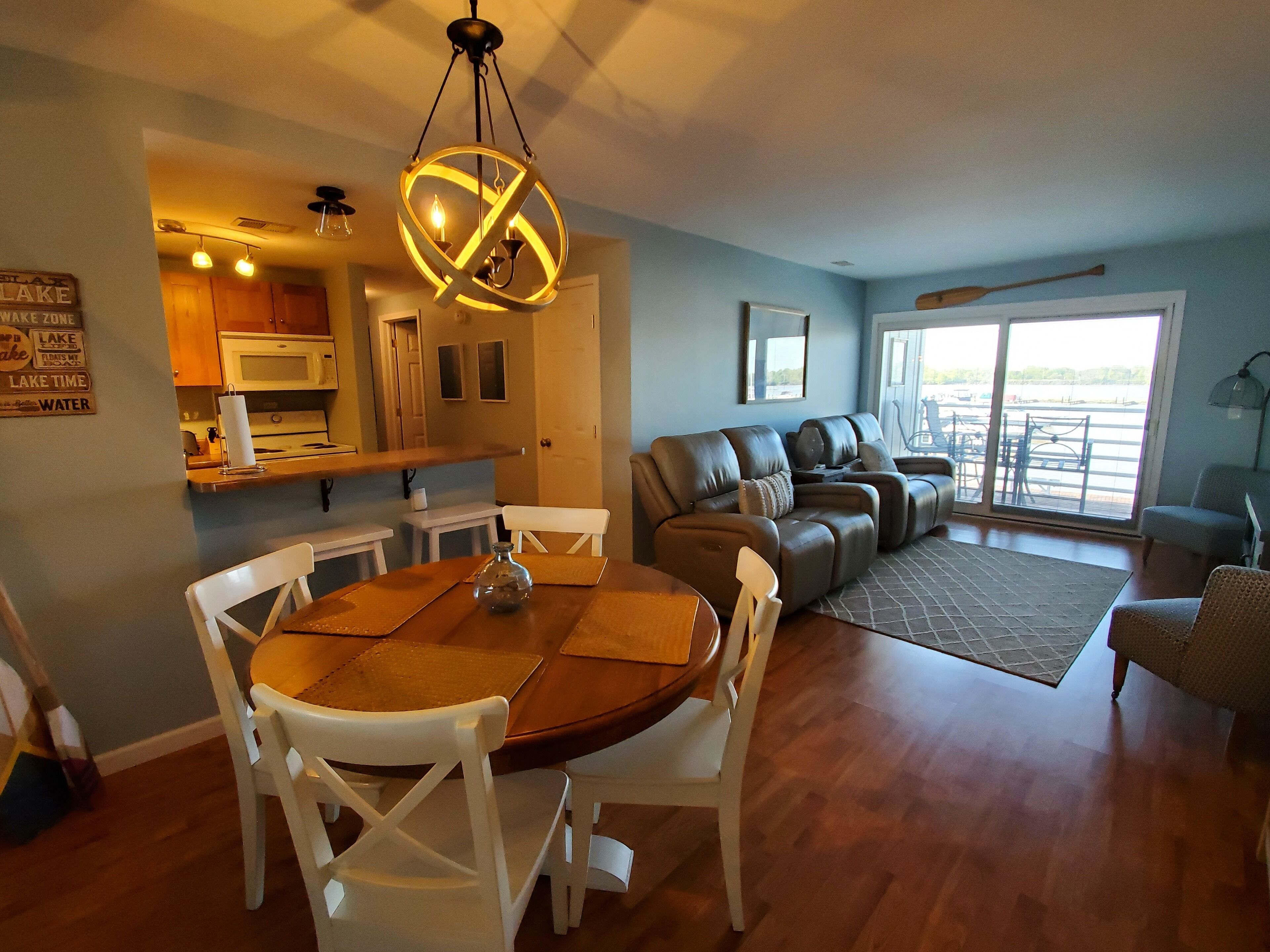 Cozy Port Clinton Condo with dock rental right outside door