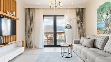 Deluxe Apartment | Living area | 42-inch flat-screen TV with satellite channels, TV, heated floors