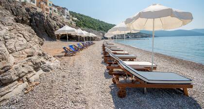 Lustica Bay Central
