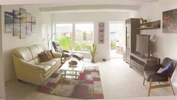 Fernseher, DVD-Player, Bücher