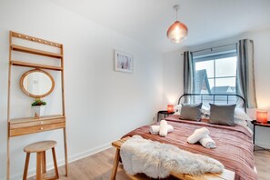 2 makuuhuonetta, silitysrauta/-lauta, ilmainen Wi-Fi, vuodevaatteet