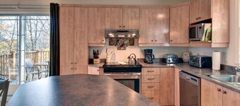 The Golf and Mountain View Retreat by Instant Suites