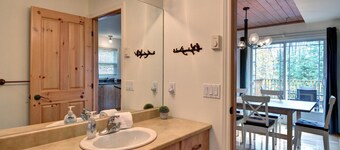 The Golf and Mountain View Retreat by Instant Suites