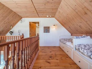 2 Schlafzimmer, Schreibtisch, Bügeleisen/Bügelbrett, Reisekinderbett
