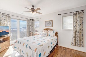 2 bedrooms, iron/ironing board, Internet, bed sheets