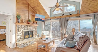 Birds Nest- Hot Tub w/ Mtn View, Whirlpool Bath, Gas Grill, Keyless Entry