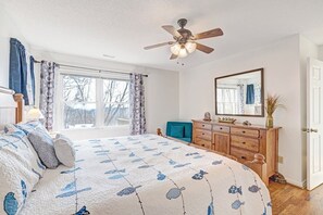 2 bedrooms, iron/ironing board, Internet, bed sheets