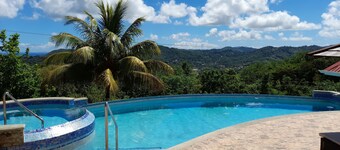 Eden Crest Villa-Ocean and Mountain Views