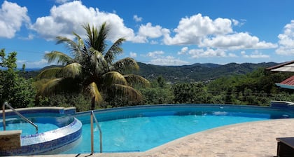 Eden Crest Villa-Ocean and Mountain Views