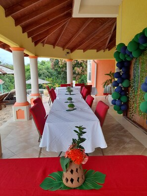 Outdoor dining