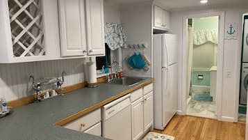 KylskÄp, mikrovÄgsugn, ugn och spishÀll