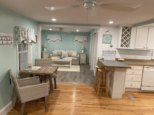 Cottage by the shore  in the  quaint neighborhood of Snug Harbor