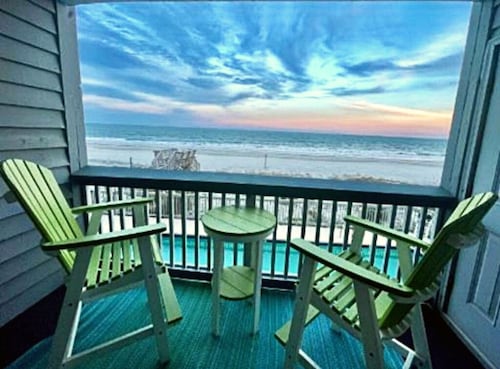 Sea-breezin' - Beachfront Condo                  