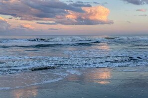 On the beach - Sea-breezin' - Beachfront Condo                   (Surfside Beach)