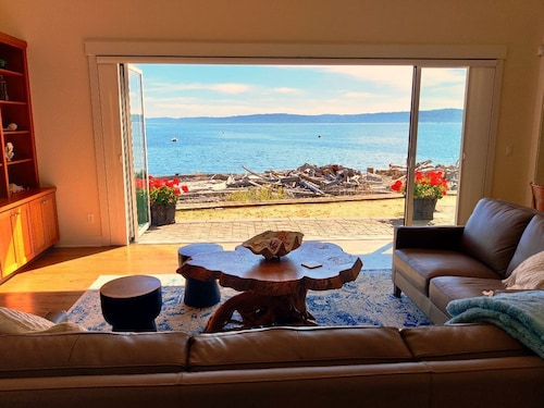 Beach house no-bank waterfront 4-bedroom vacation home on Camano Island