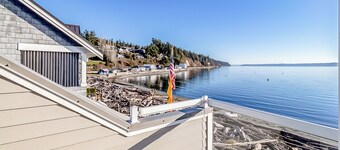Beach house no-bank waterfront 4-bedroom vacation home on Camano Island