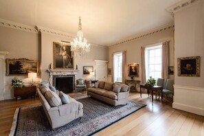 TV, fireplace, DVD player