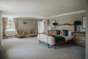 11 bedrooms, iron/ironing board, WiFi, bed sheets