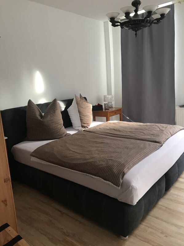 2 bedrooms, iron/ironing board, travel cot, free WiFi