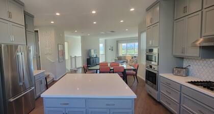 Luxurious New 4 BD/3.5 BA House - Near public transportation