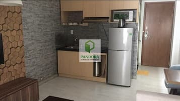 Oven, stovetop, cookware/dishes/utensils, eco-friendly cleaning products