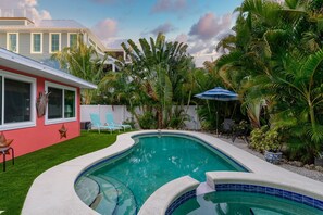 Piscina all'aperto, una piscina riscaldata