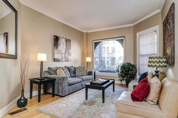 Unit 1 - Living Room / Seating Area combo with 2 pullout couches