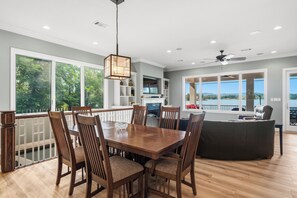 Dining - COZY, LUXURY LAKE HOUSE W/ STUNNING LAKE VIEWS!! (Lake Hamilton)