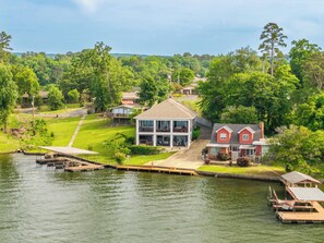 Exterior - COZY, LUXURY LAKE HOUSE W/ STUNNING LAKE VIEWS!! (Lake Hamilton)
