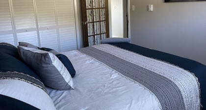 2 bm newly reno condo w/AMAZING Mt. view & 2 blks fr main st /Arkansas River