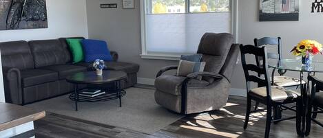 Smart-TV, peis og bøker