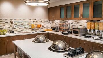 Ilmainen päivittäinen buffetaamiainen