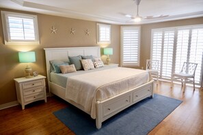 4 habitaciones, escritorio y tabla de planchar con plancha 