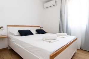 3 bedrooms, iron/ironing board, WiFi, bed sheets - Brand new villa & pool with panoramic view (Lokva Rogoznica)