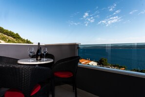 Outdoor dining - Brand new villa & pool with panoramic view (Lokva Rogoznica)