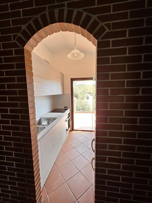 Fridge, oven, stovetop, coffee/tea maker - Arbatax, 200 metres from the beach: Apartment in villa with garden, 2 bedrooms (Arbatax)