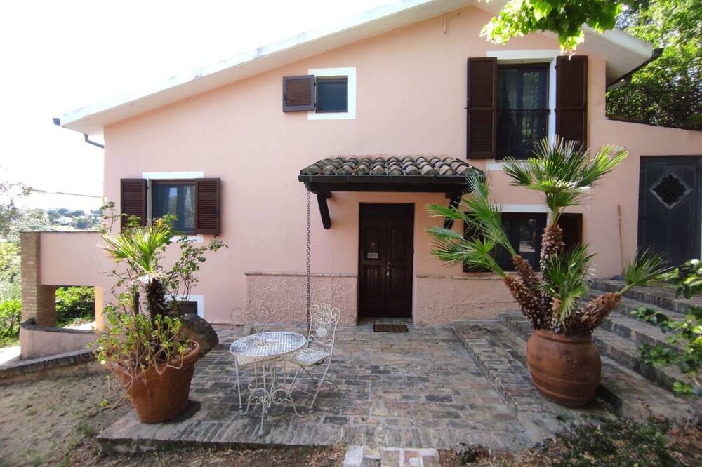 Dependance Dog Friendly In Villa Con Piscina e Area Cani