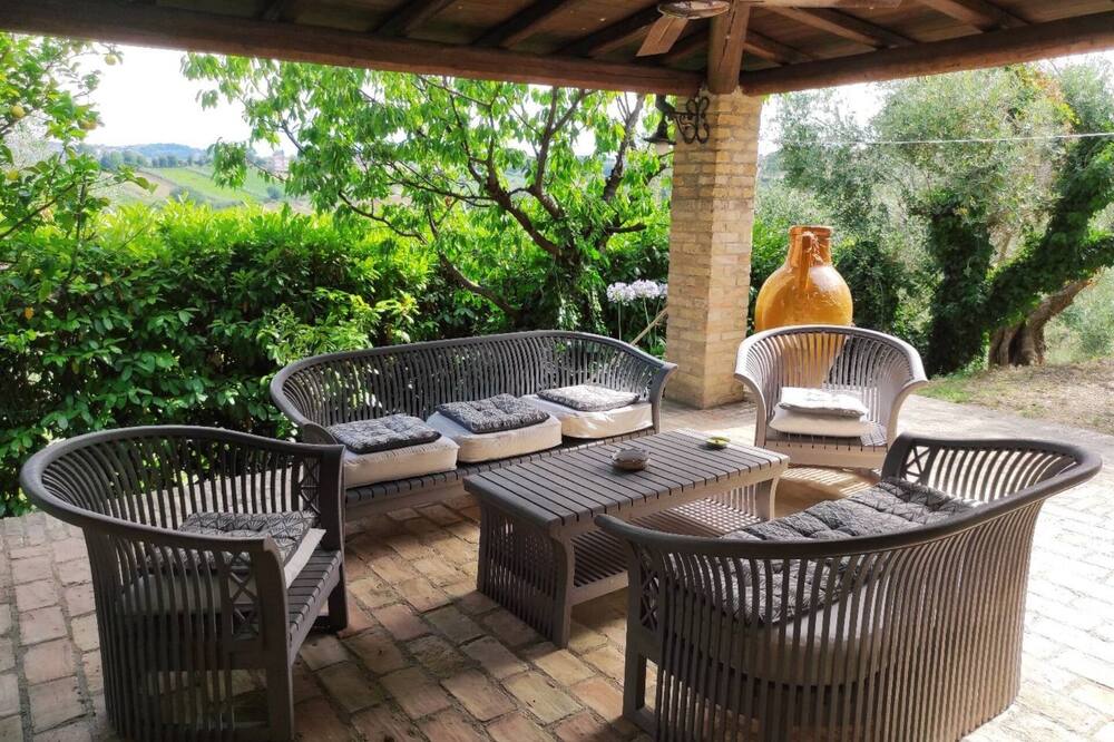 Dog Friendly Apartment in Villa with Pool and Dog Area