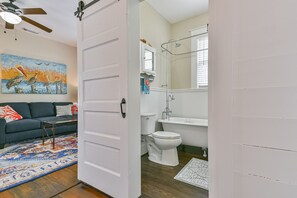 Combined shower/bathtub, hair dryer, towels, soap