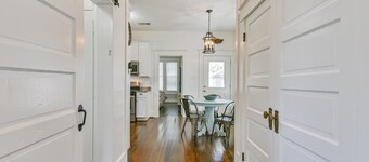 Welcome to the "Cottage on Avenue Q" on historic Galveston Island! 