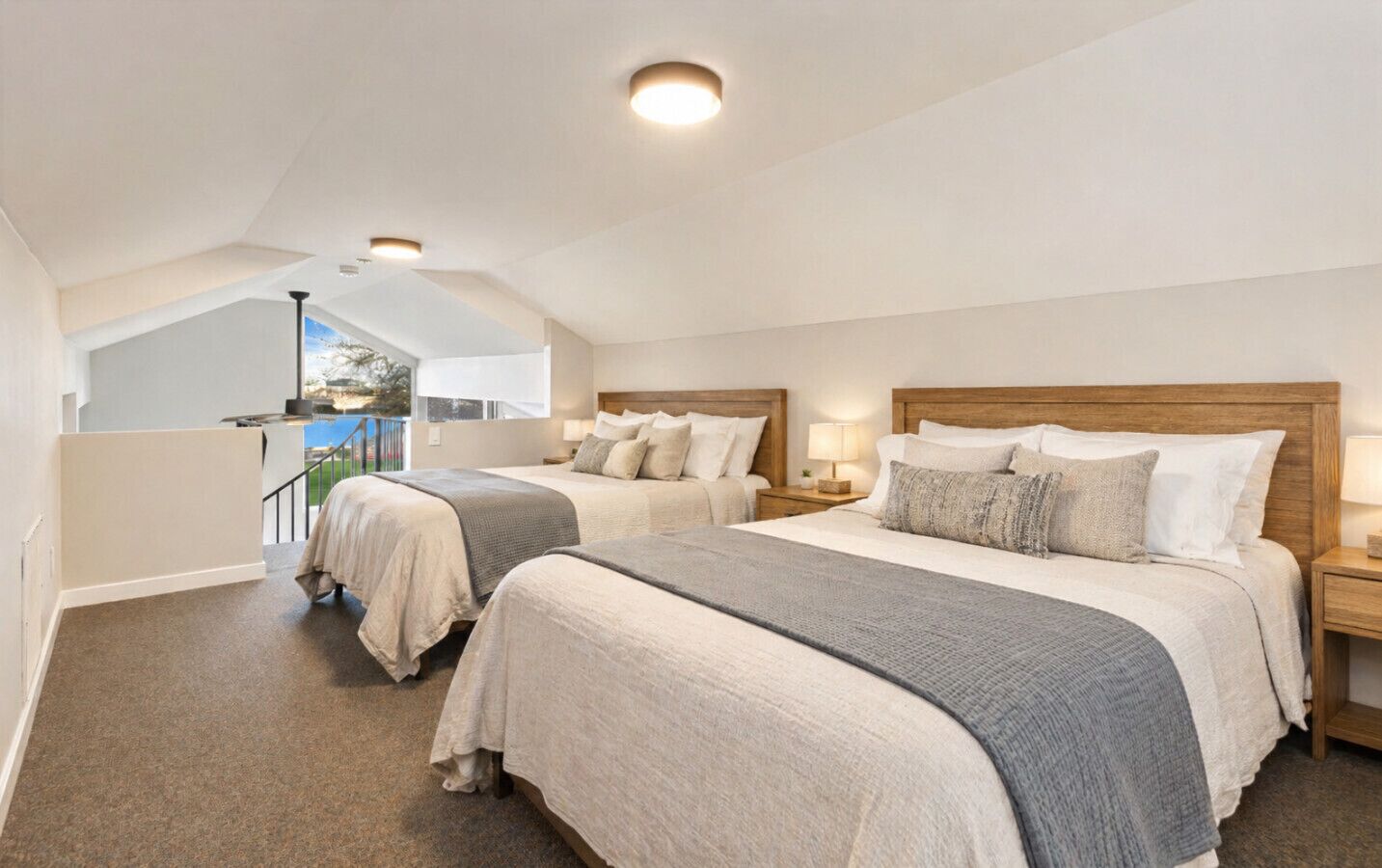 4 bedrooms, desk, iron/ironing board, travel crib