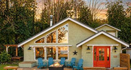 Beachfront Retreat with Hot Tub, Kayaks & Fire pit