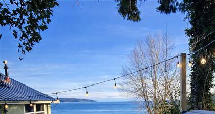 Beachfront Retreat with Hot Tub, Kayaks & Fire pit