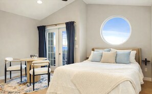 4 habitaciones, caja de seguridad en la habitación y escritorio 