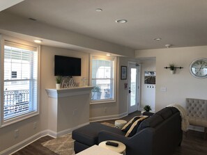 Premium Apartment | Living area | Flat-screen TV - Ocean Manor Inn (Ocean City)